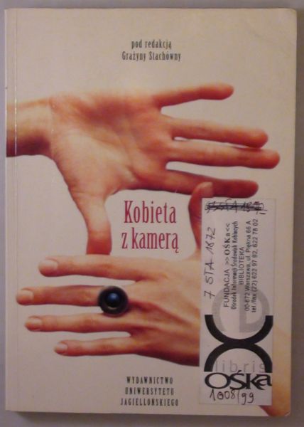 (red.) - Kobieta z kamerą
