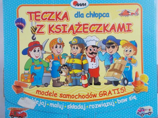 Teczka z książeczkami dla chłopca, modele samochodów gratis