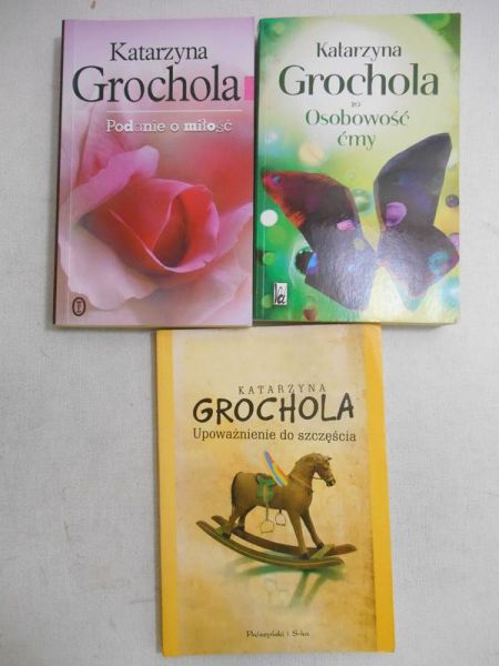 Grochola Katarzyna - Osobowość ćmy / Upoważnienie do szczęścia  / Podanie o miłość