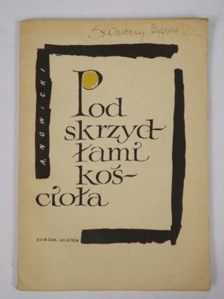 Pod skrzydłami kościoła