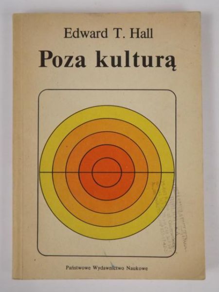 Hall E. - Poza kulturą