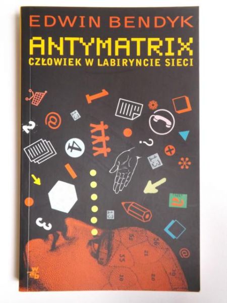 Antymatrix człowiek w labiryncie sieci