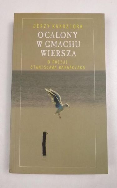 Ocalony w gmachu wiersza