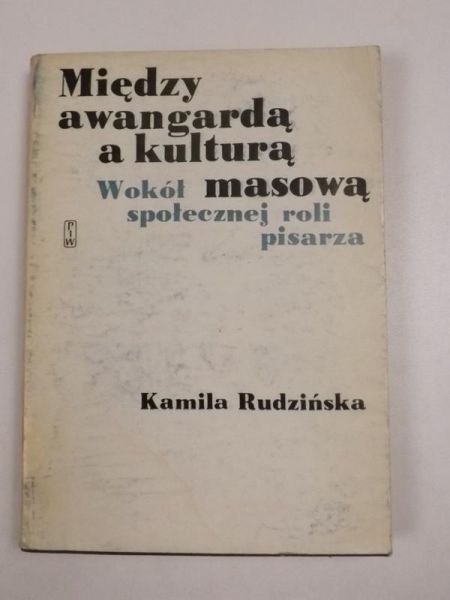 Między awangardą a kulturą masową