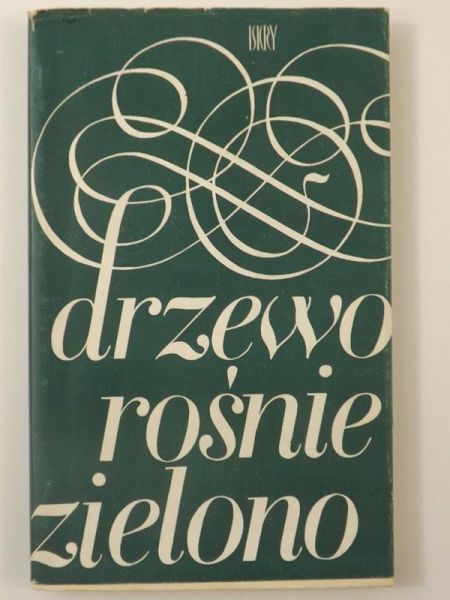 Drzewo rośnie zielono