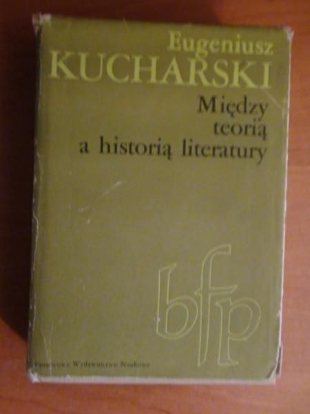Kucharski Eugeniusz - Między teorią a historią literatury