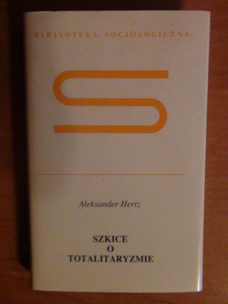 Szkice o totalitaryźmie