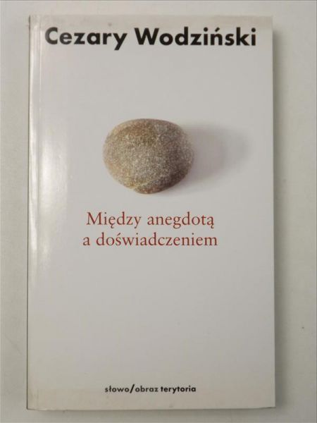 Między anegdotą a doświadczeniem