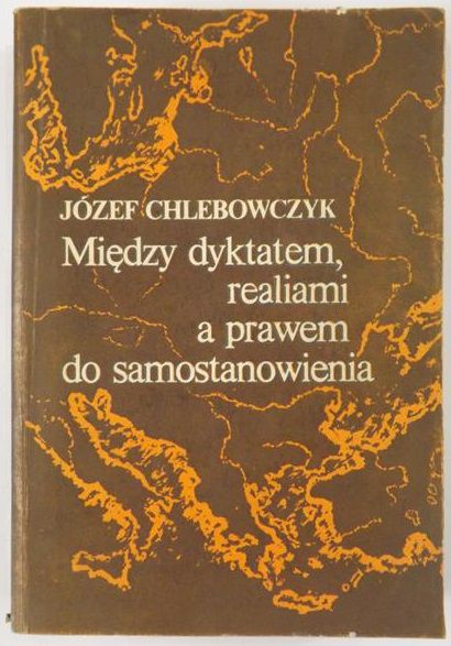 Między dyktatem, realiami a prawem do samostanowienia