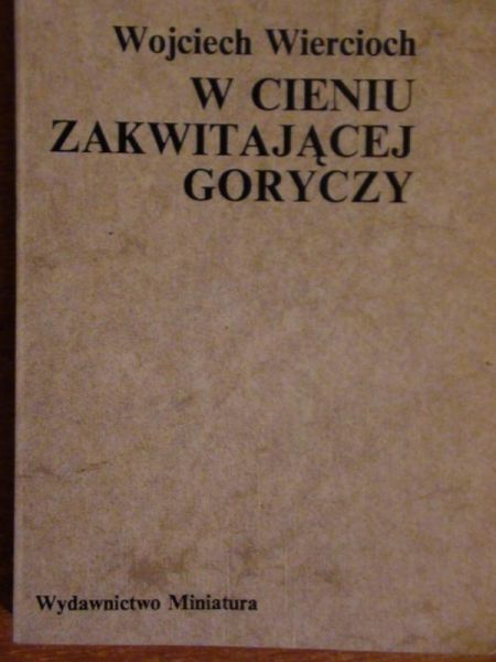 W cieniu zakwitającej goryczy