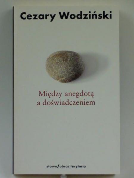 Między anegdotą a doświadczeniem