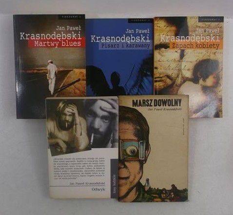 Martwy blues / Pisarz i karawany / Marsz dowolny / Odwyk / Zapach kobiety