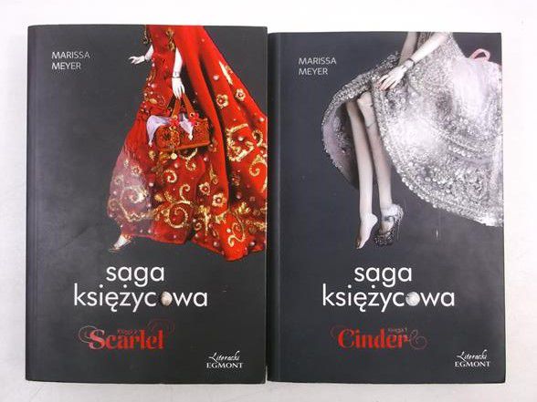 Saga księżycowa: Księga 1 Cinder, Księga 2 Scarlet