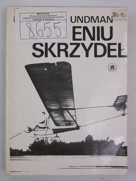 W cieniu skrzydeł