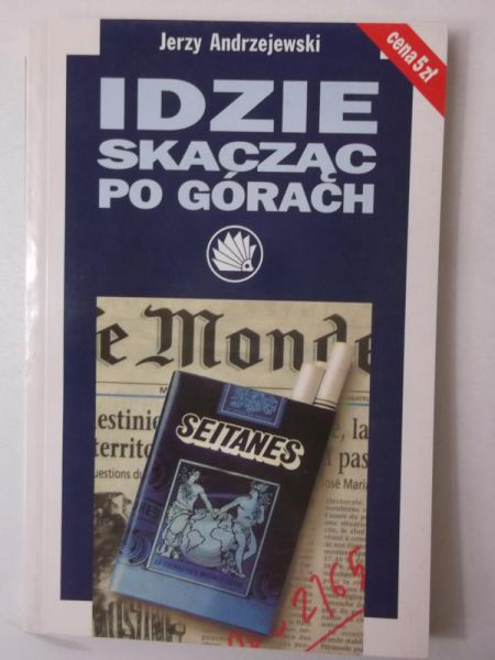 Idzie skacząc po górach