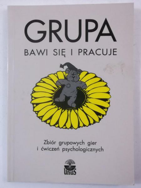 Grupa bawi się i pracuje