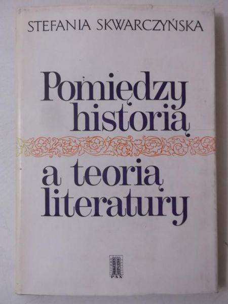 Pomiędzy historią, a teorią literatury