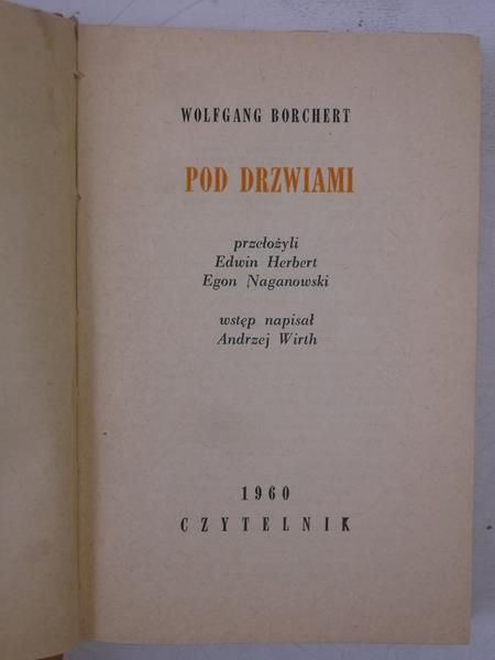 Pod drzwiami