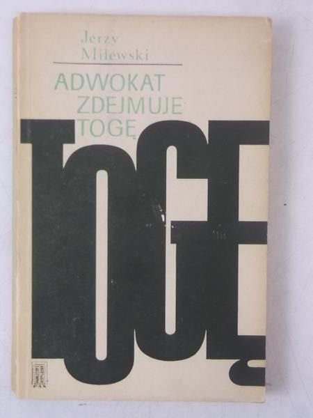 Adwokat zdejmuje togę