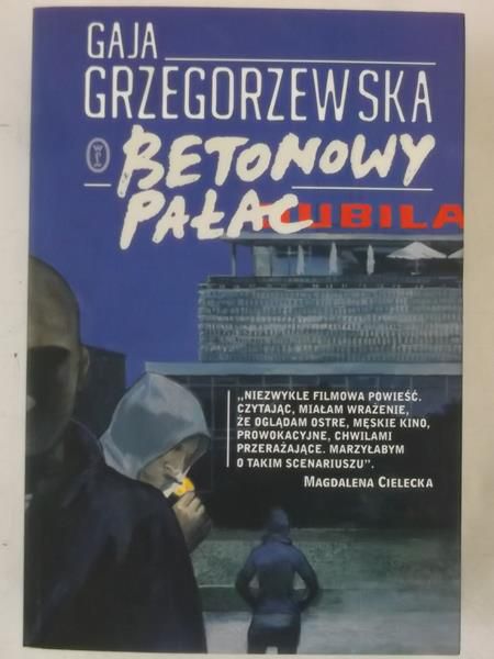 Betonowy pałac, Nowa