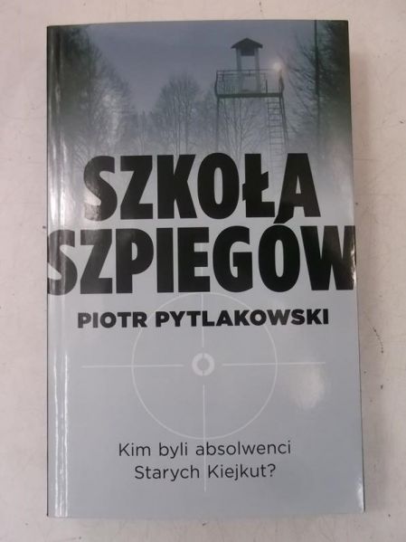 Szkoła szpiegów, Nowa