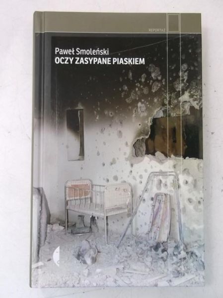 Oczy zasypane piaskiem