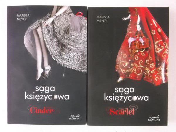 Saga księżycowa: Księga 1 Cinder, Księga 2 Scarlet