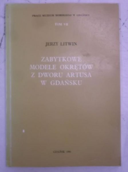 Zabytkowe modele okrętów z dworu  Artusa w Gdańsku