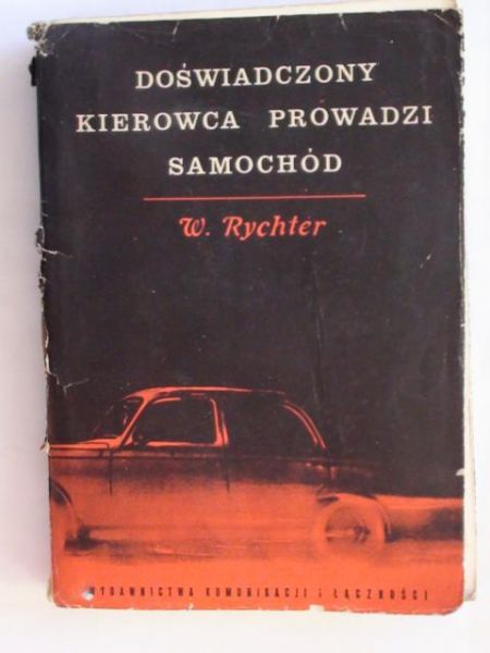 Doświadczony kierowca prowadzi samochód