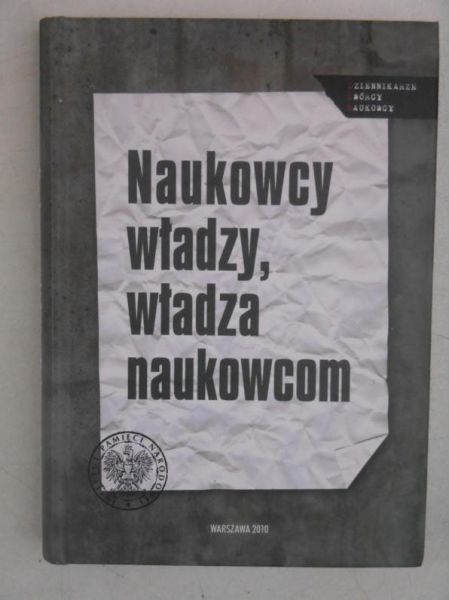 Naukowcy władzy, władza naukowcom. Studia
