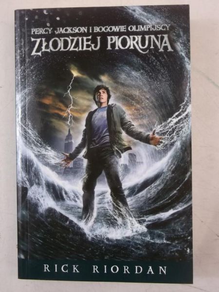 Złodziej pioruna, Tom I