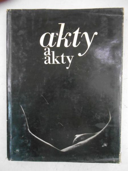 Akty a akty. Fotografie a kresby