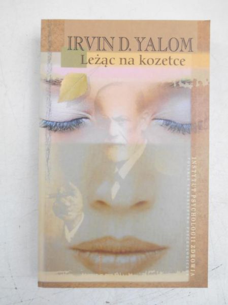 . - Leżąc na kozetce