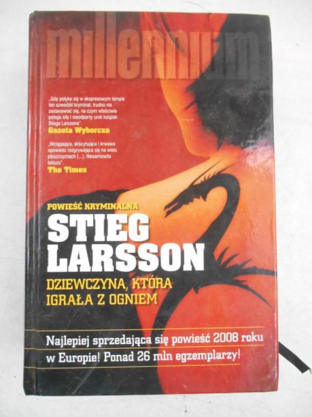 Larsson Stieg - Dziewczyna, która igra z ogniem