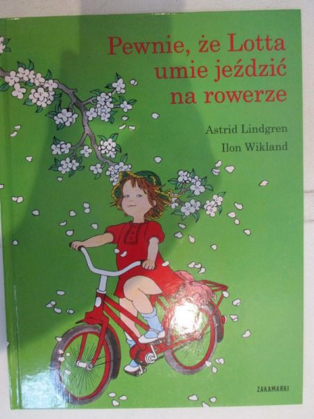 Pewnie, że Lotta umie jeździć na rowerze
