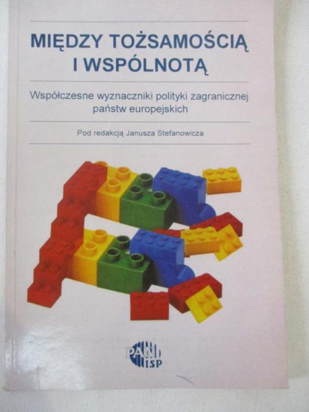 Między tożsamością i wspólnotą