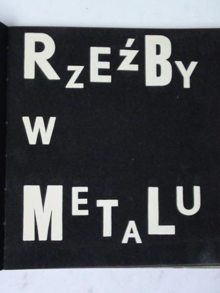 Rzeźby w Biennale metalu