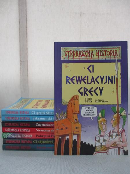 Seria: Strrraszna Historia. Osiem książek