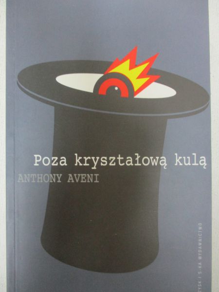 Poza kryształową kulą