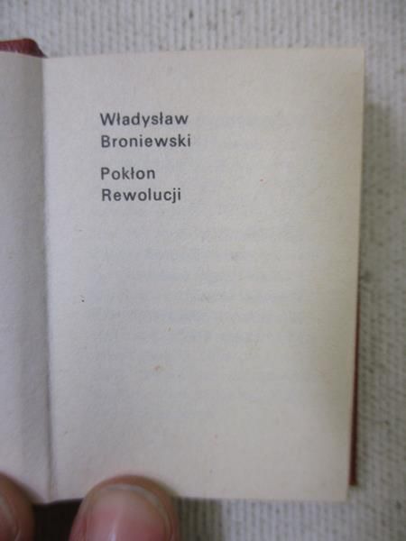 Pokłon rewolucji, Miniatura