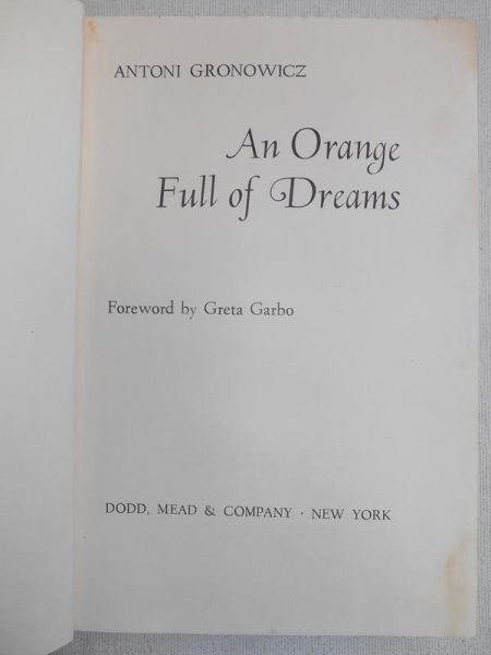 An orange full of dreams