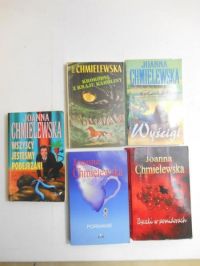 Krokodyl z kraju Karoliny / Wyścigi / Wszyscy jesteśmy podejrzani / Porwanie / Byczki w pomidorach
