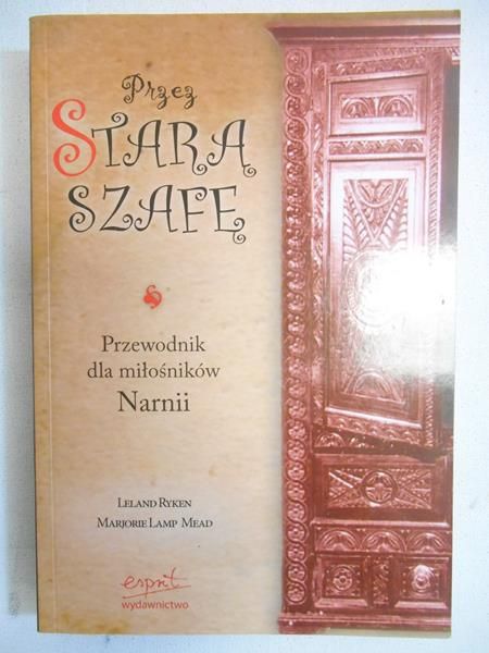 Przez starą szafę