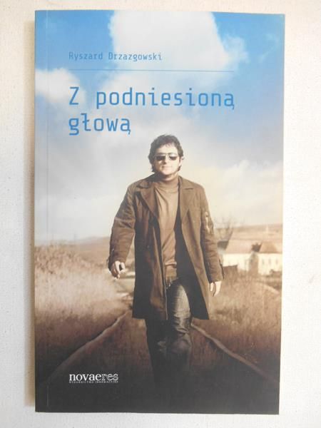 Z podniesioną głową