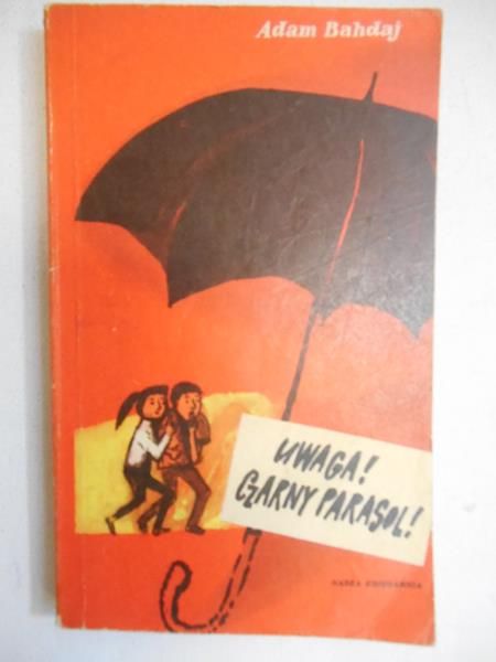 Uwaga! Czarny parasol