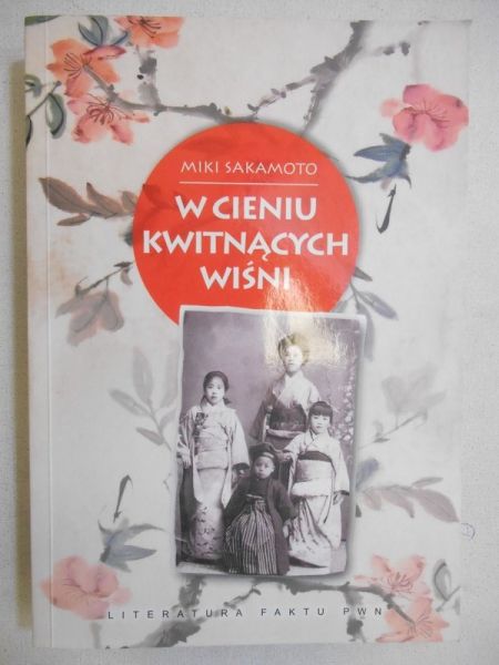 W cieniu kwitnących wiśni
