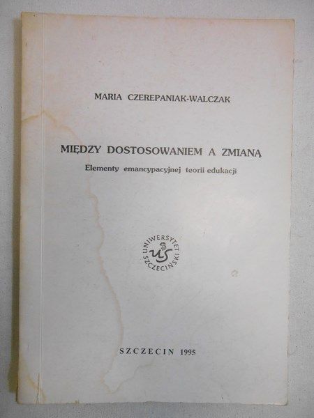 Między dostosowaniem a zmianą
