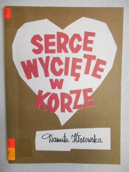 Serce wycięte w korze