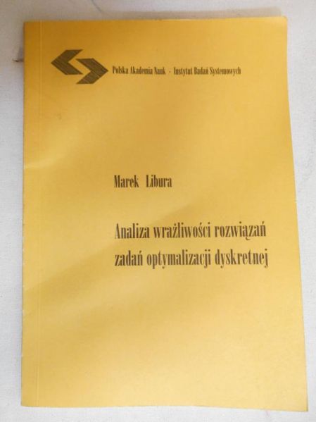Analiza wrażliwości rozwiązań zadań optymalizacji dyskretnej