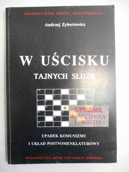 W uścisku tajnych służb